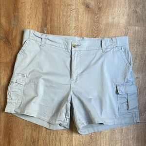 Lee Women’s Light Gray Cargo Shorts 16 Plus | Neutral Casual Utility Shorts